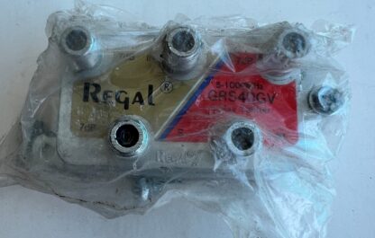 Lot Of 2  NEW  Regal  GRS4DGV  5-1000MHz   7dB  4-Way Splitter