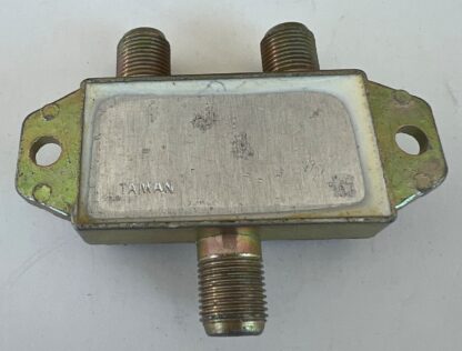 LOT OF 2  Qintar HFS-2  5–2050MHz 2-Way Splitter - Image 2