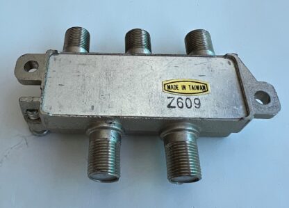 LOT OF 2  Giantex DC-1408  5–2000MHz 4-Way Splitter - Image 2